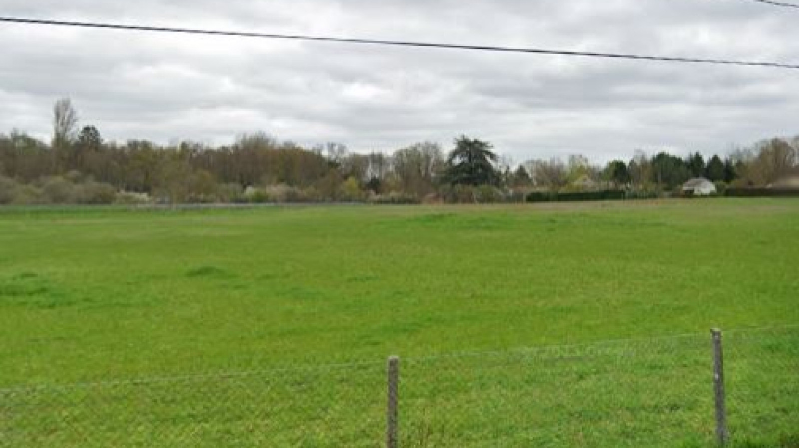 Terrain constructible de 632m2 à Cour-Cheverny