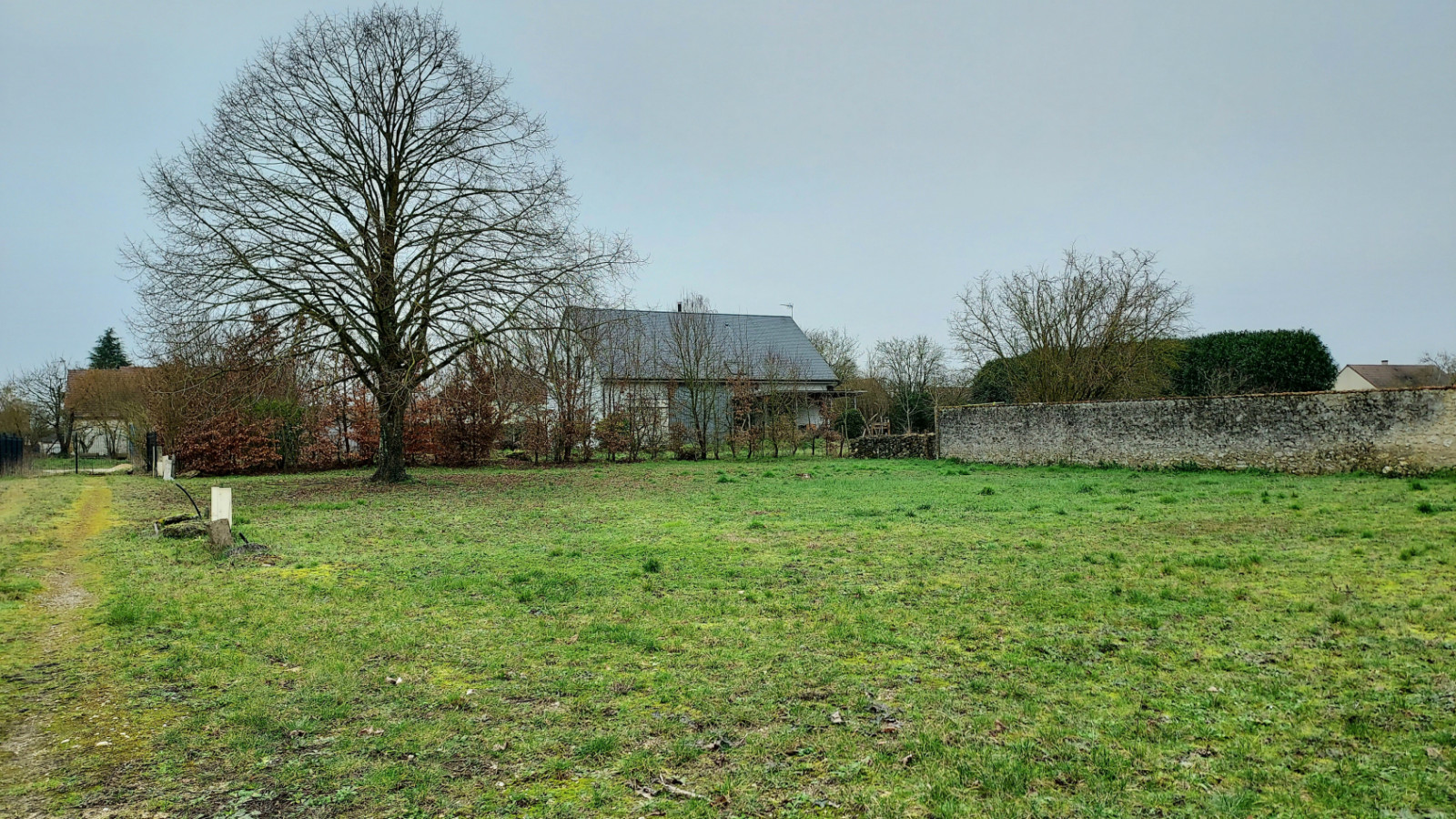 Terrain constructible de 526m2 à Huisseau-sur-Cosson