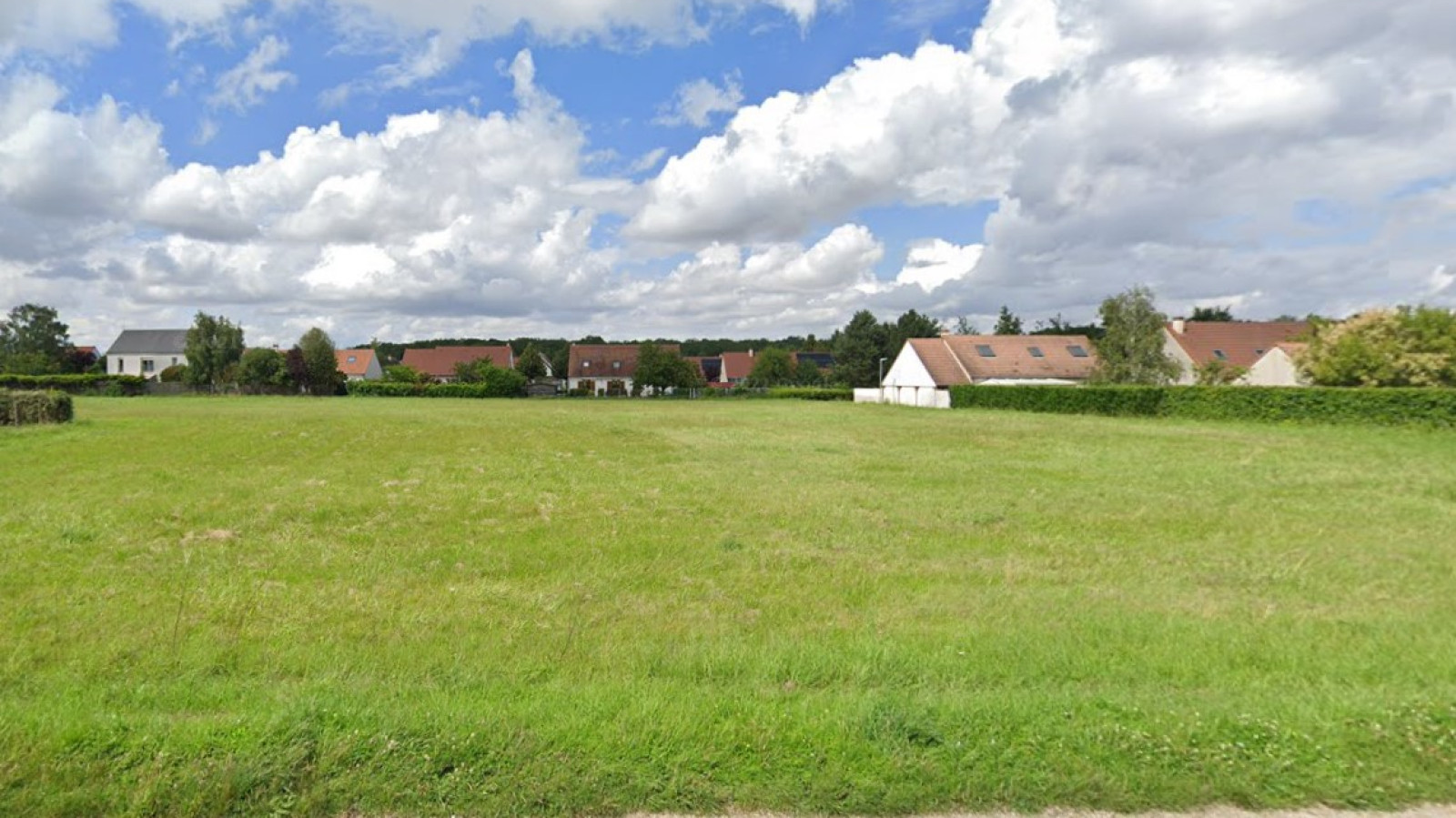 Terrain constructible de 376m2 à Cercottes