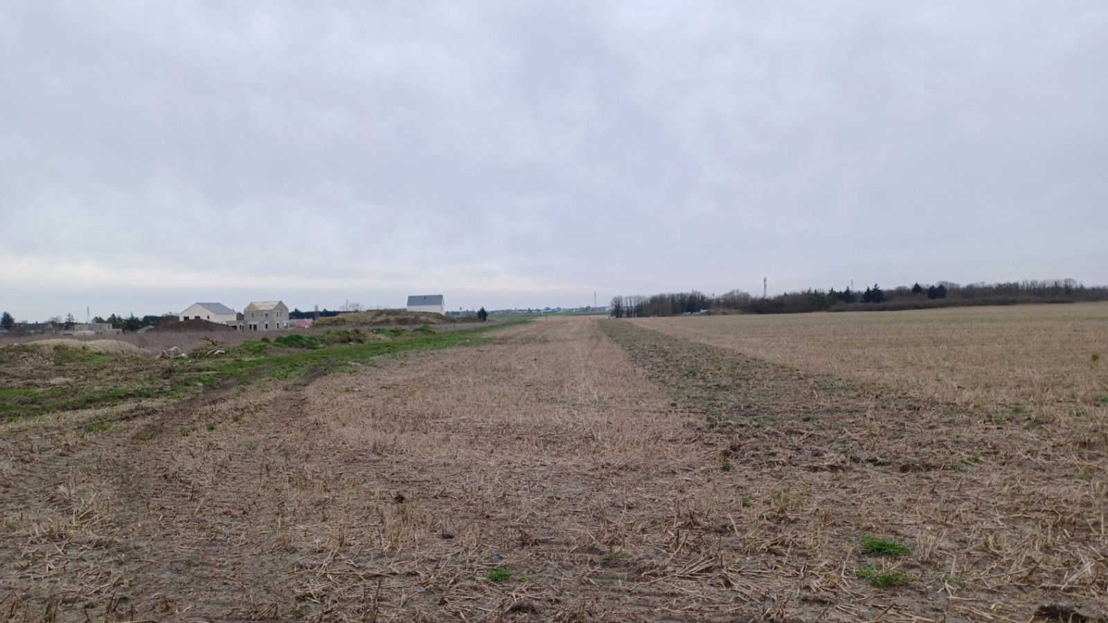 Terrain constructible de 846m2 à Sougy