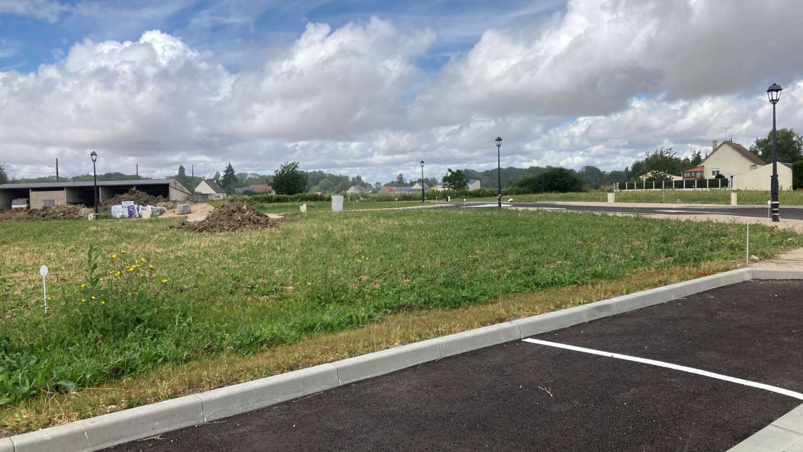 Terrain constructible de 461m2 à Huisseau-sur-Mauves