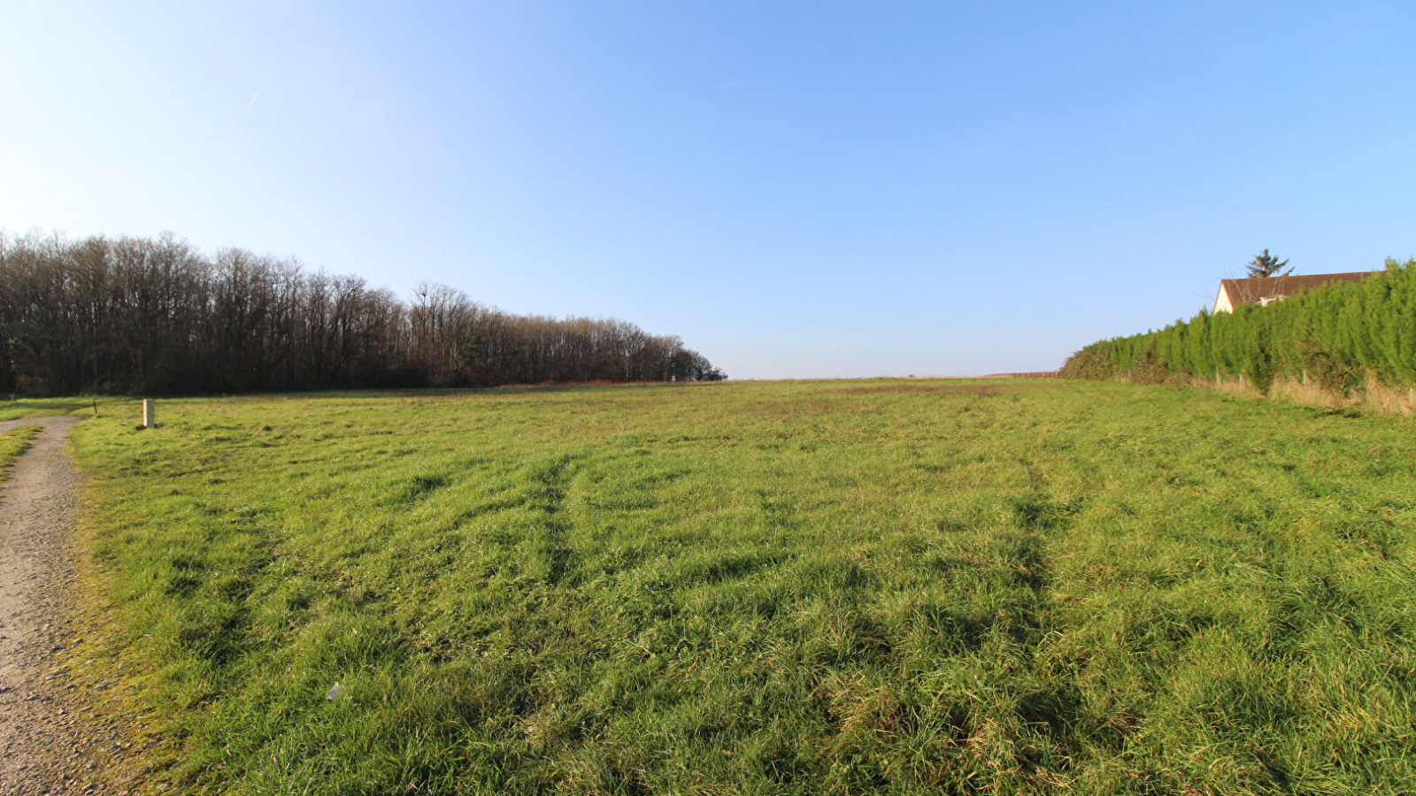 Terrain constructible de 1260m2 à Saint-Loup