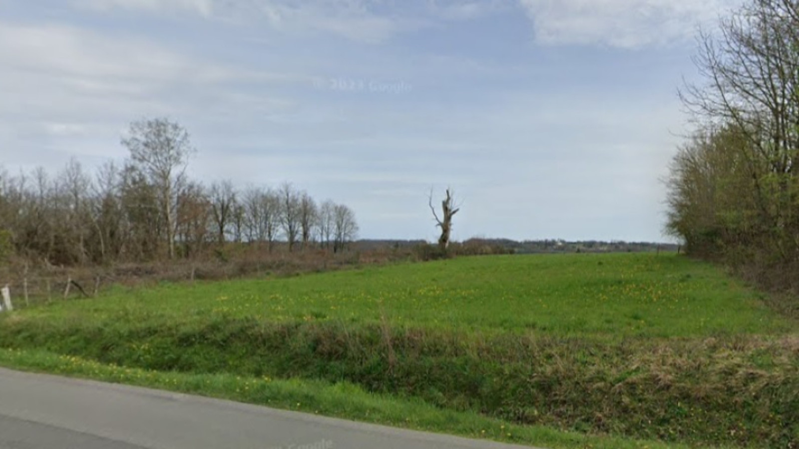 Terrain constructible de 1276m2 à Thurageau