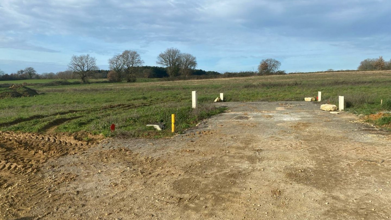 Terrain constructible de 423m2 à Migné-Auxances