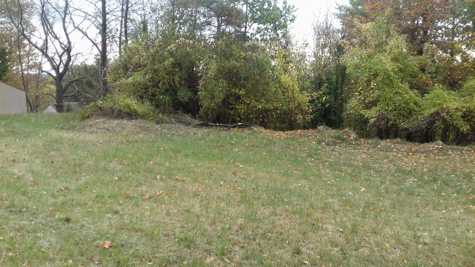 Terrain constructible de 845m2 à Souppes-sur-Loing