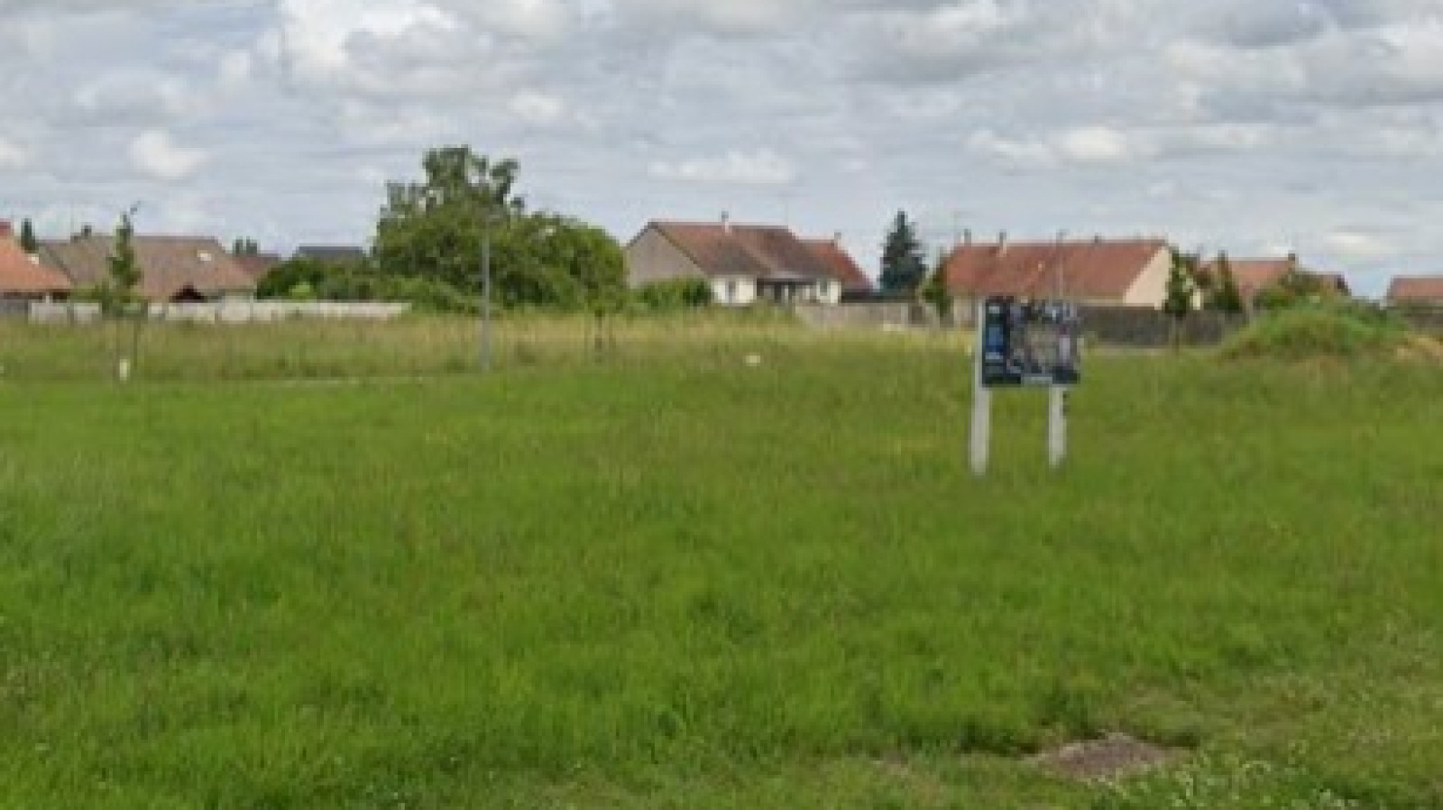 Terrain constructible de 556m2 à Bricy