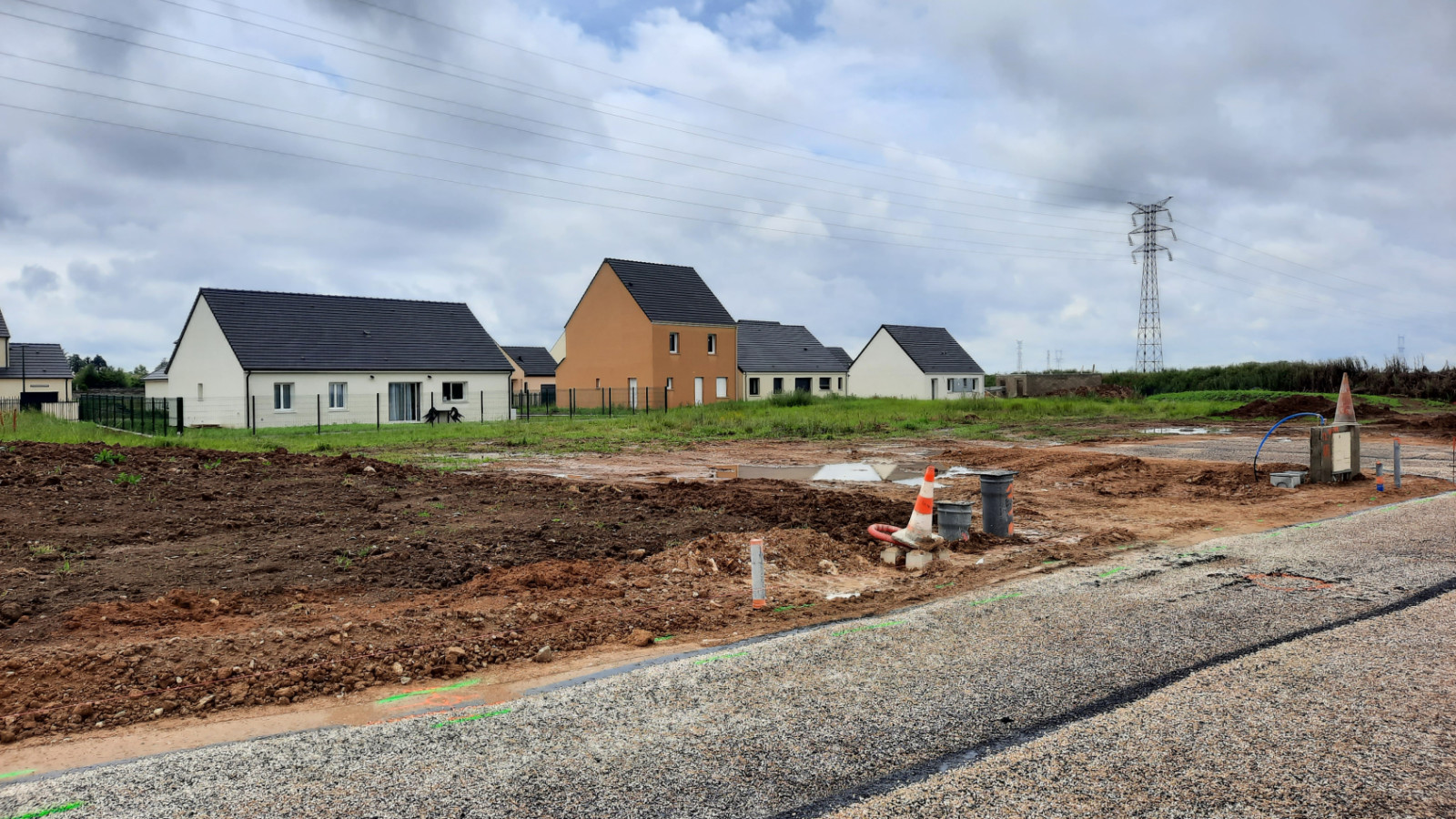 Terrain constructible de 563m2 à Mézières-lez-Cléry