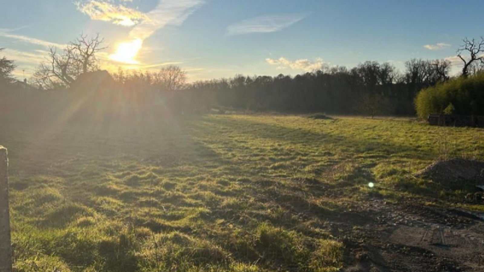 Terrain constructible de 3000m2 à La Chapelle-Moulière