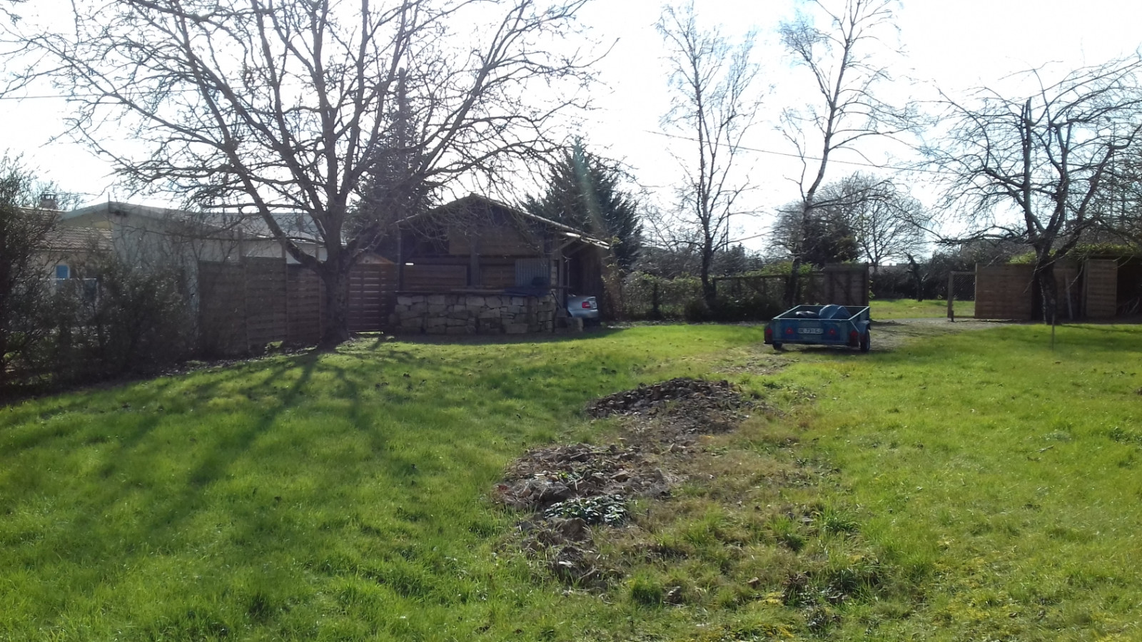 Terrain constructible de 904m2 à Naintré