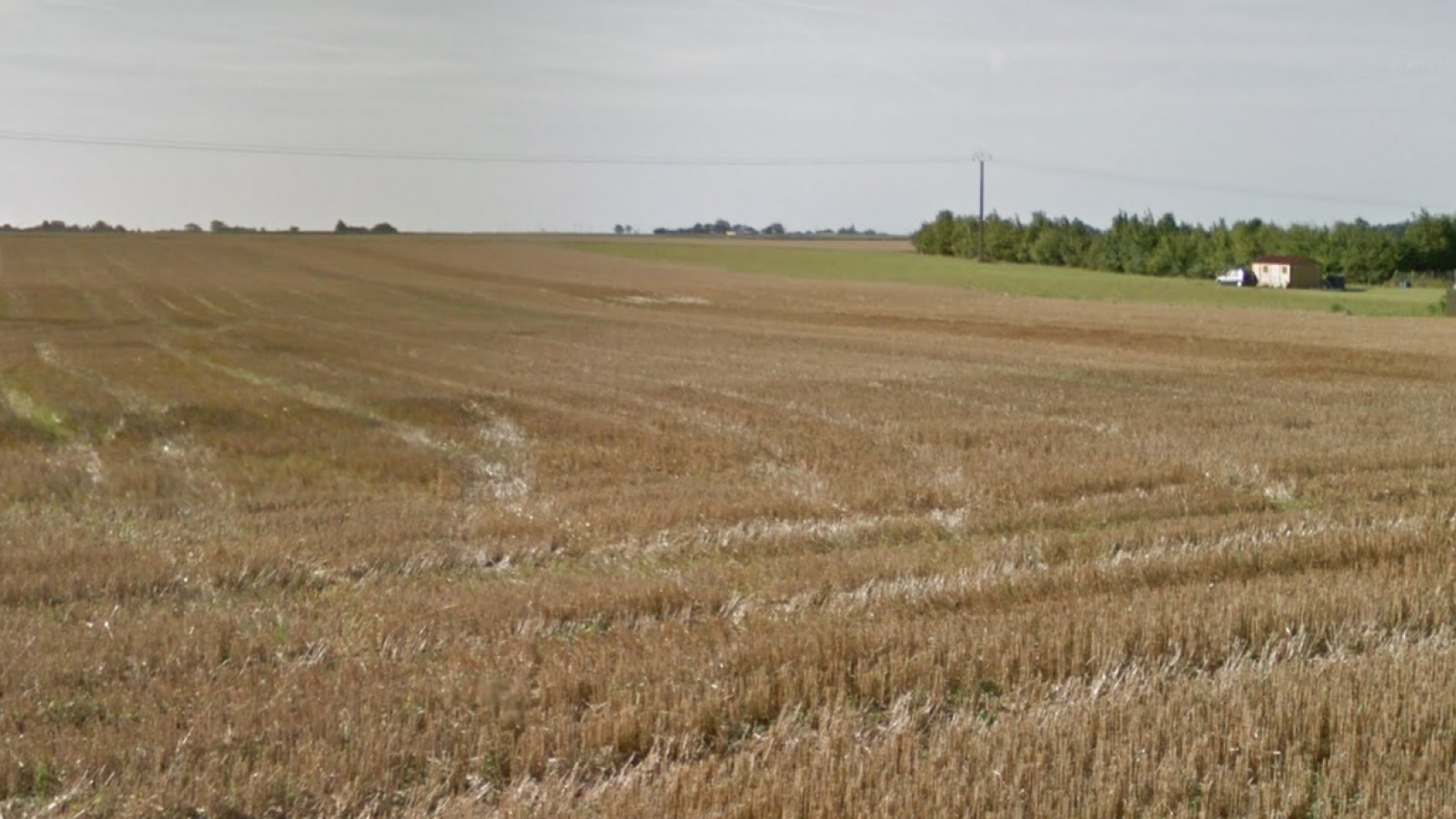 Terrain constructible de 692m2 à Cravant
