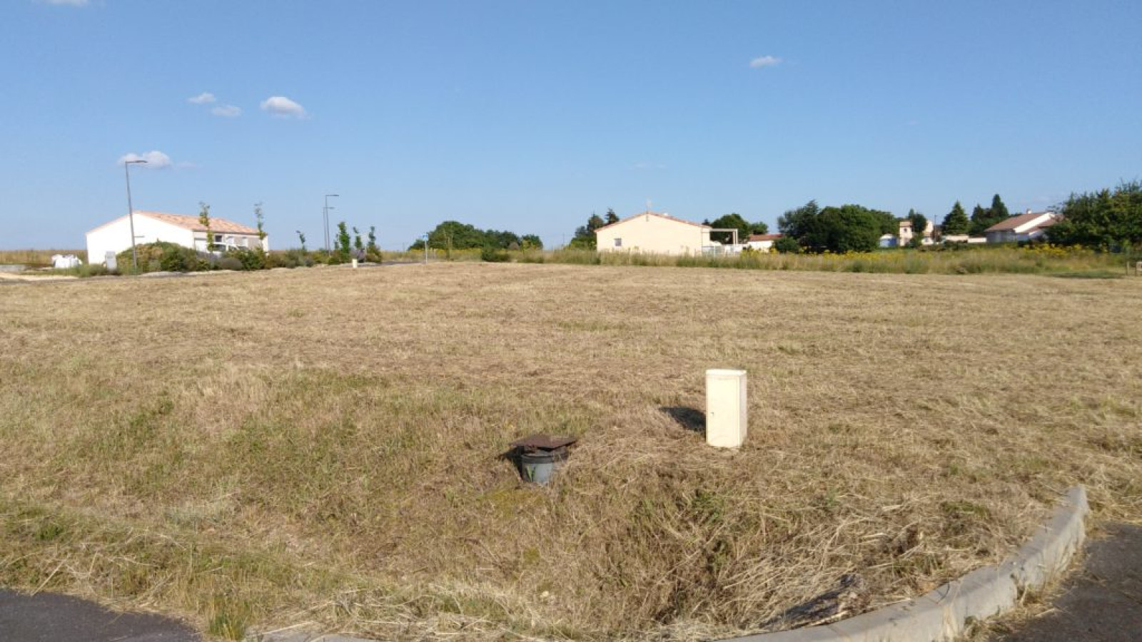 Terrain constructible de 806m2 à Montamisé