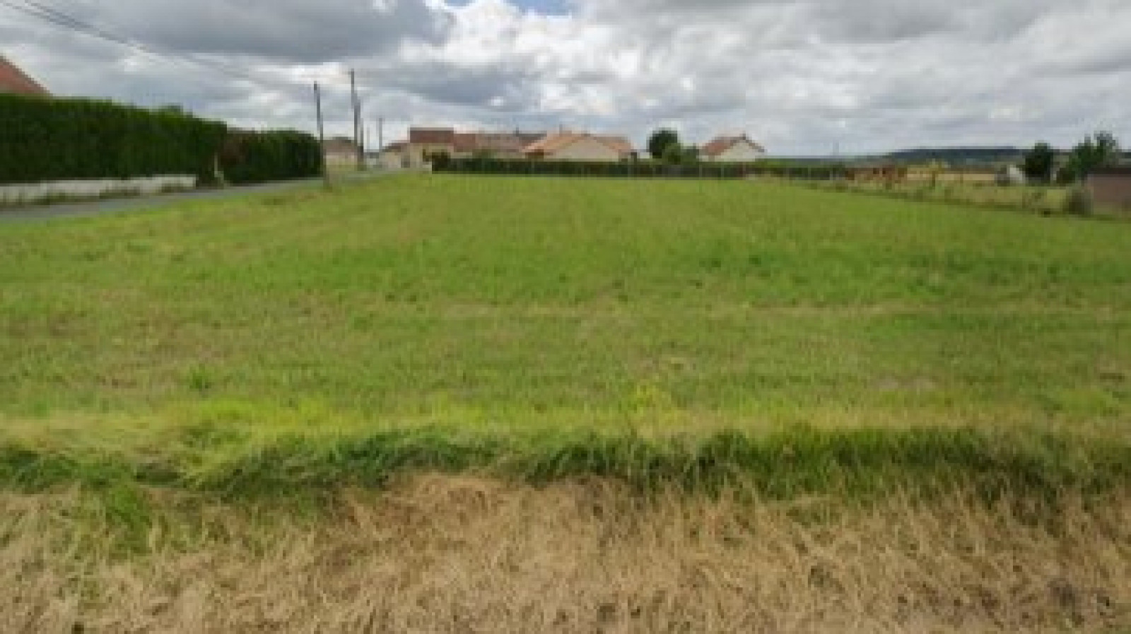 Terrain constructible de 3452m2 à Leugny