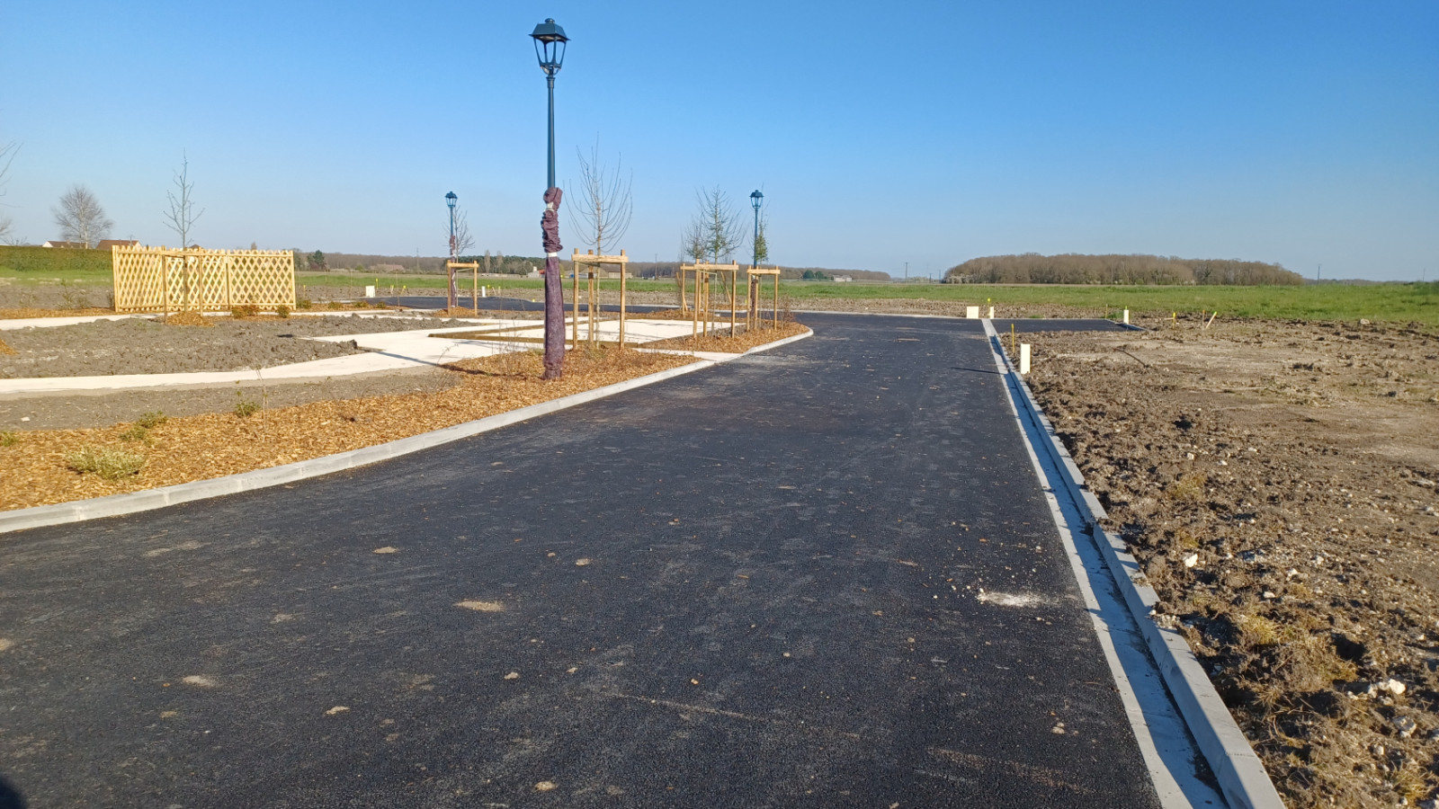 Terrain constructible de 616m2 à Huisseau-sur-Mauves
