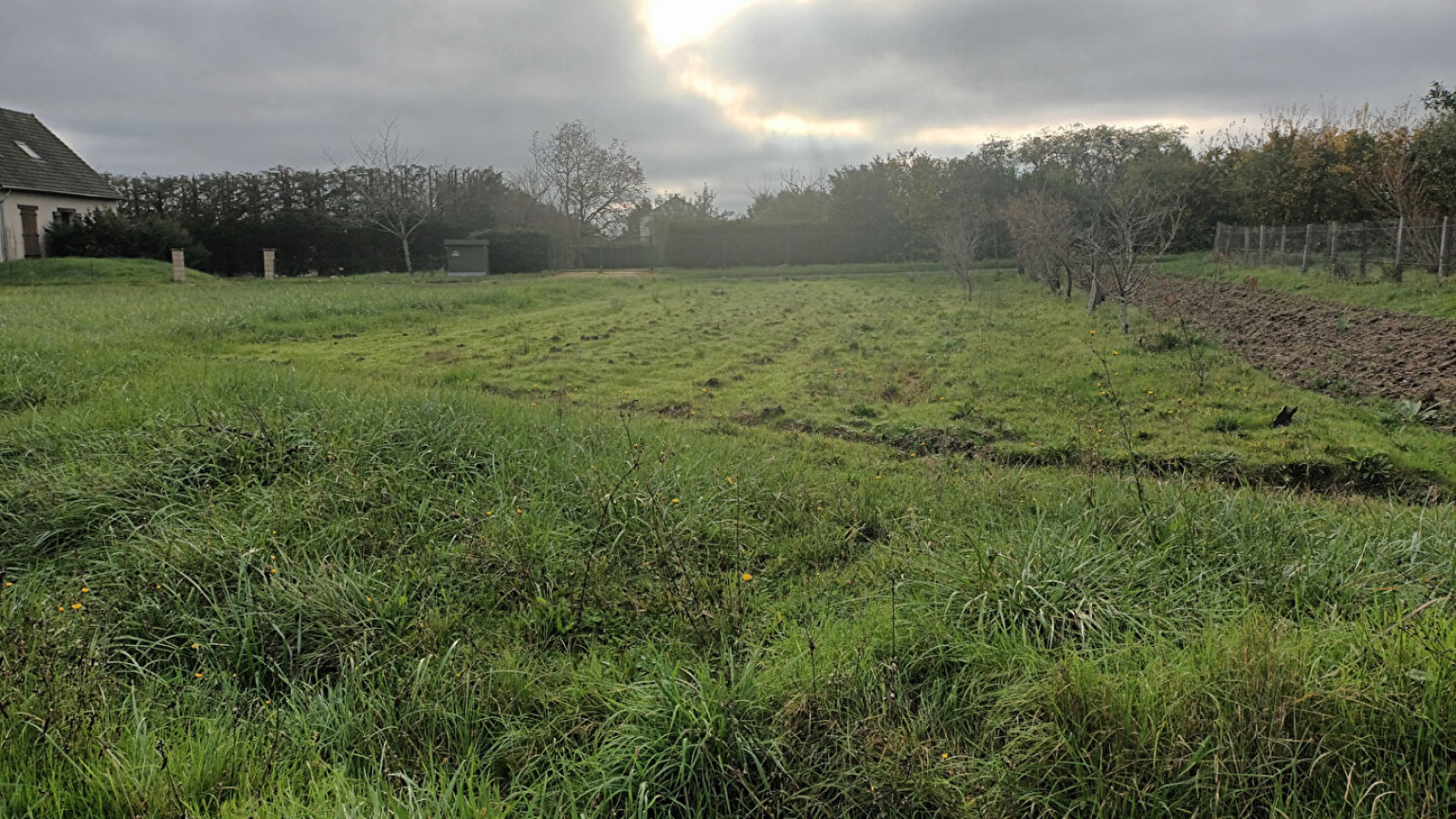 Terrain constructible de 2570m2 à Chaumont-sur-Loire