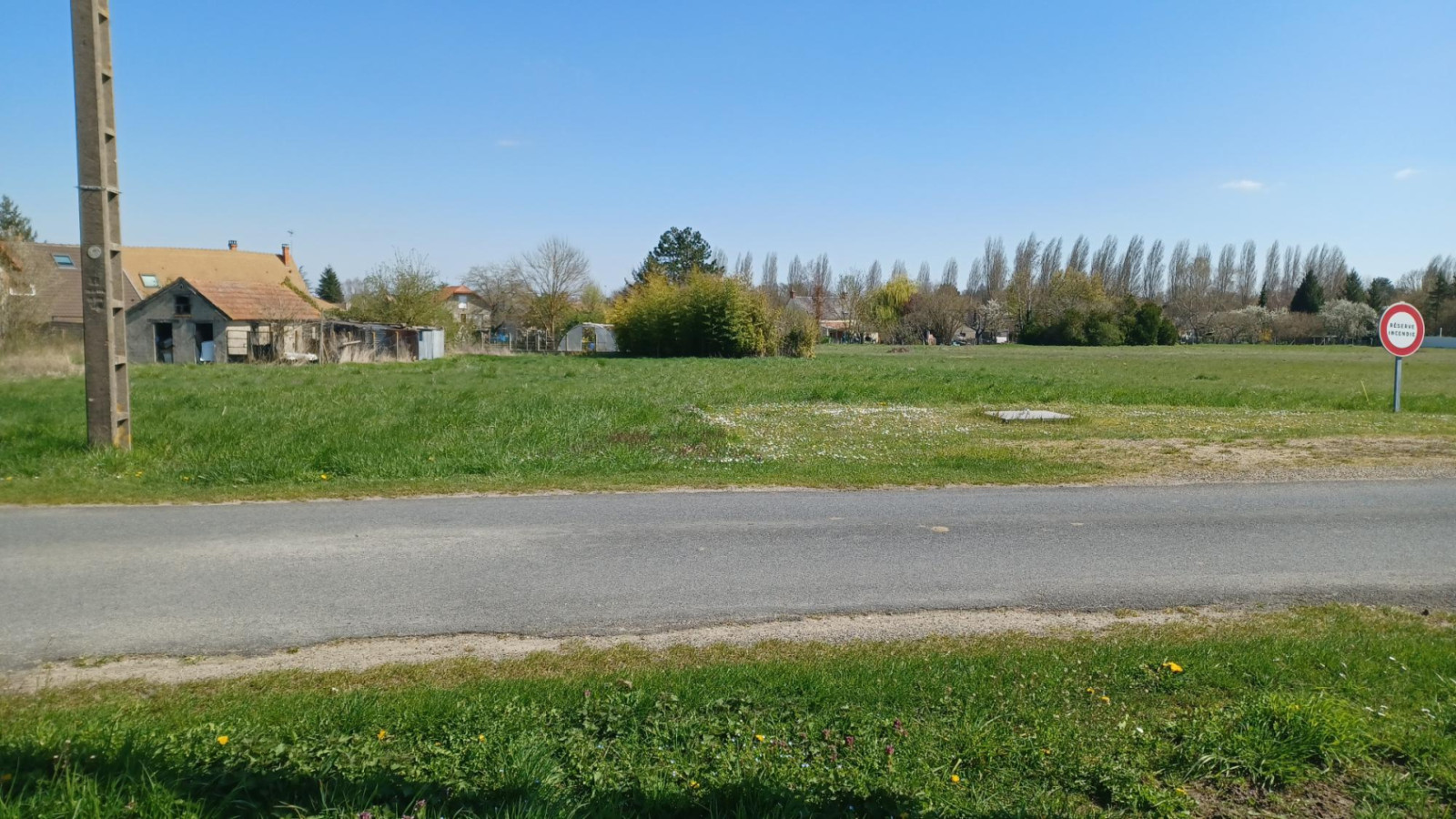 Terrain constructible de 1260m2 à Ouzouer-des-Champs