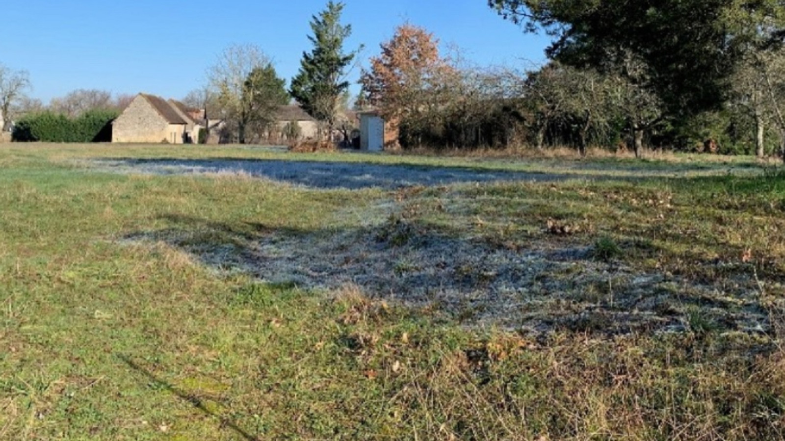 Terrain constructible de 1330m2 à Néons-sur-Creuse