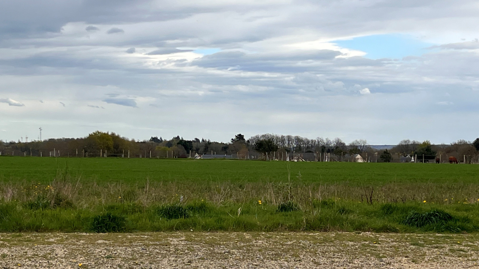Terrain constructible de 954m2 à Cinq-Mars-la-Pile