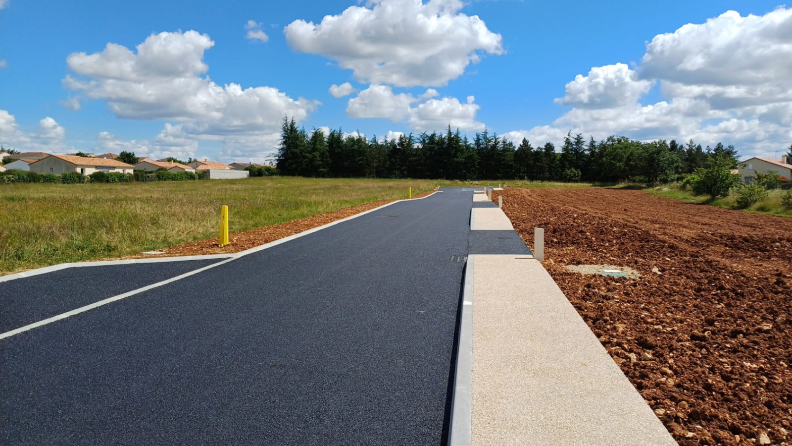 Terrain constructible de 416m2 à Chasseneuil-du-Poitou