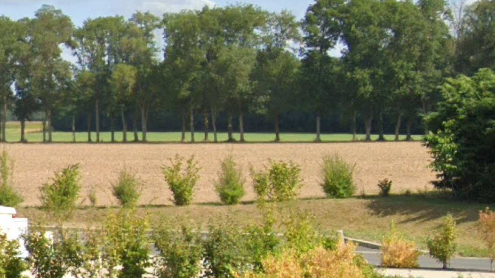 Terrain constructible de 700m2 à Fay-aux-Loges
