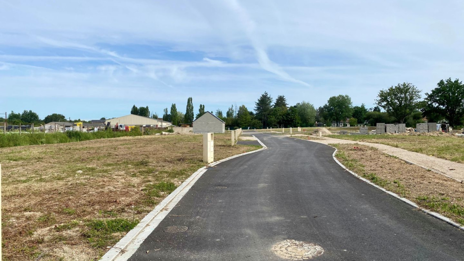 Terrain constructible de 337m2 à La Ferté-Saint-Aubin
