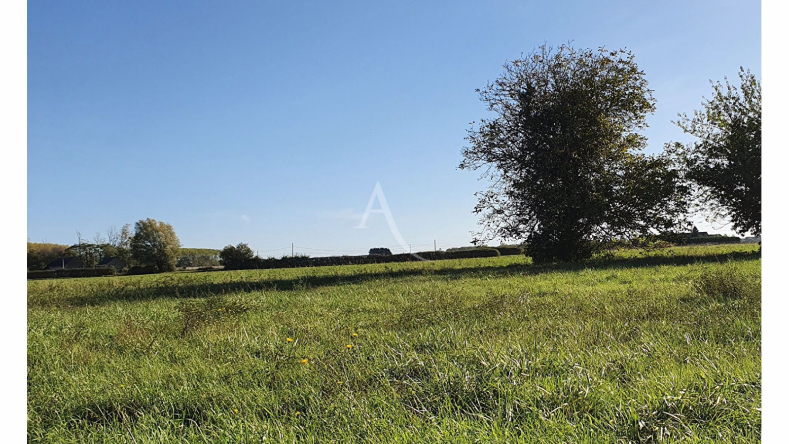 Terrain constructible de 522m2 à Azay-sur-Cher