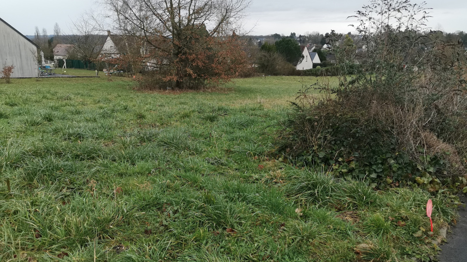 Terrain constructible de 610m2 à Azay-sur-Cher