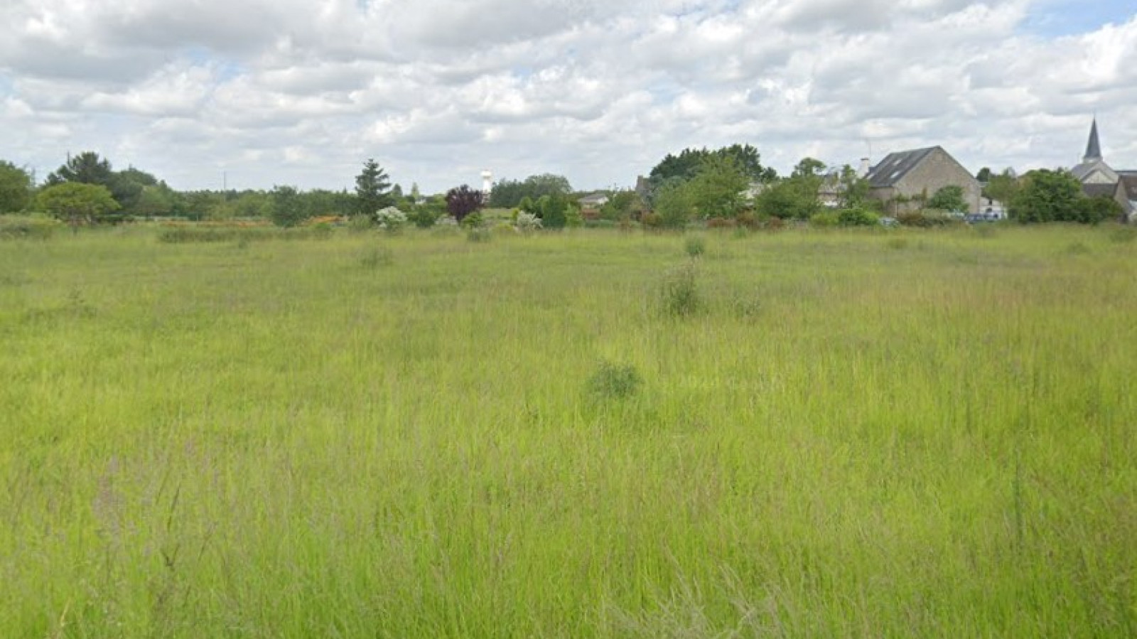 Terrain constructible de 1366m2 à Charsonville