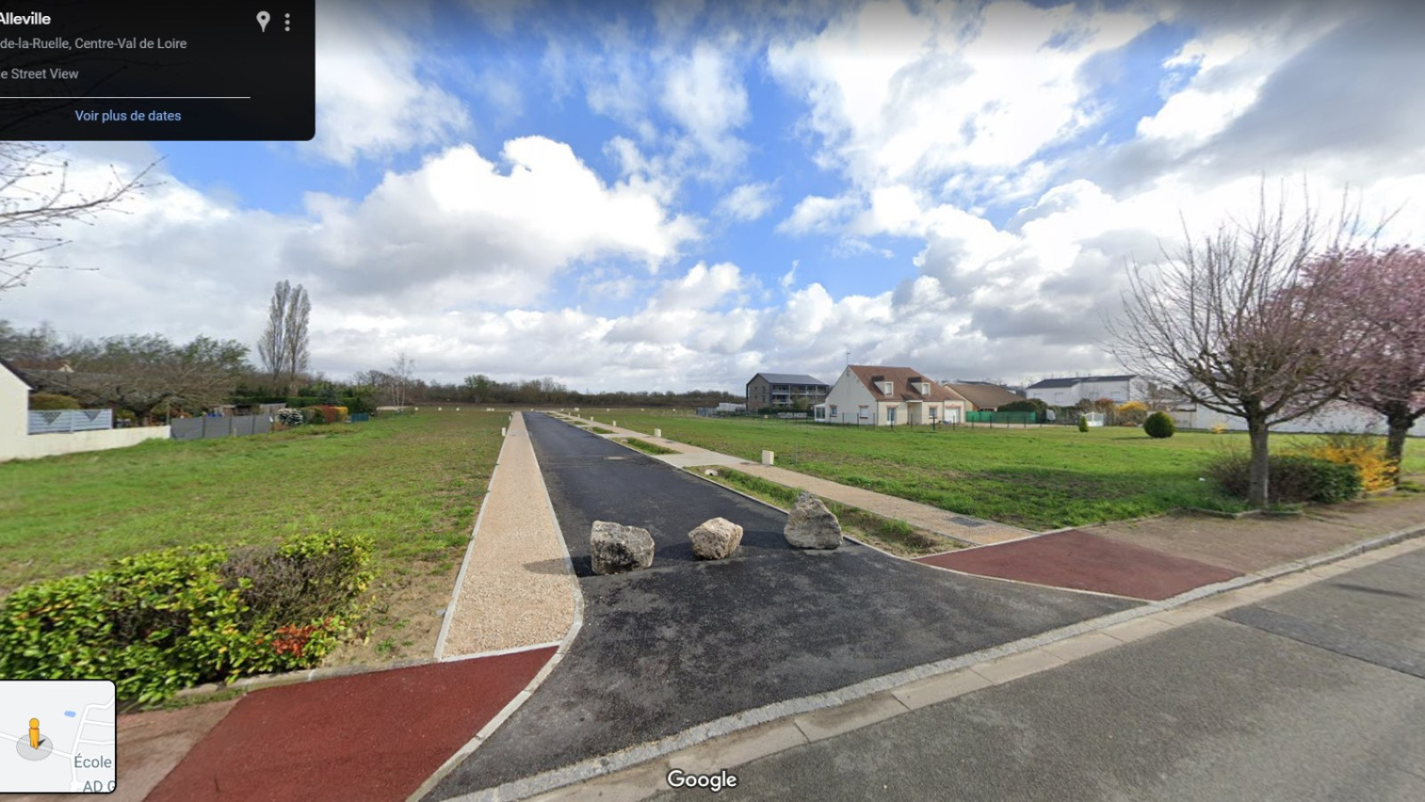 Terrain constructible de 400m2 à Saint-Jean-de-la-Ruelle