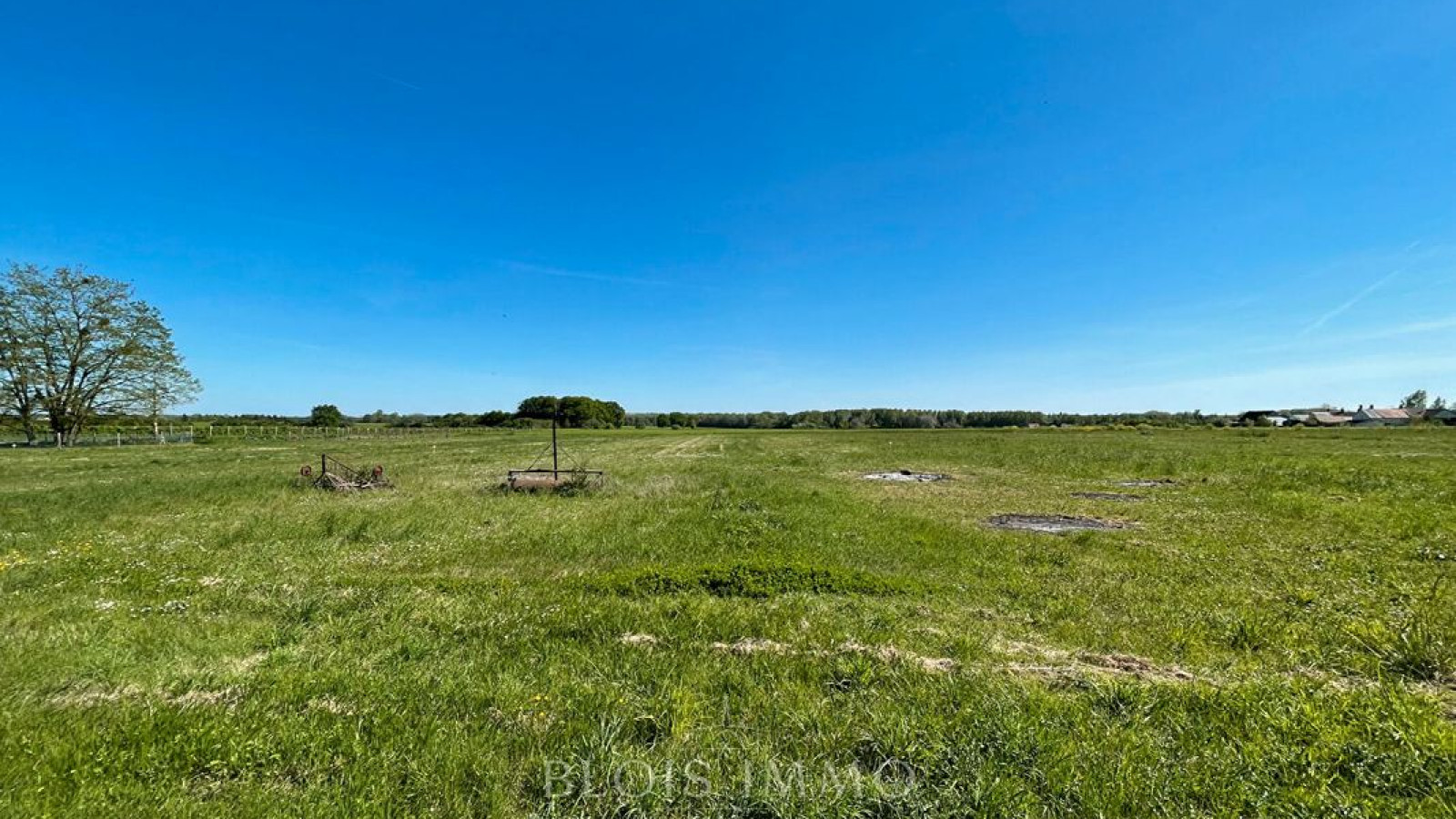Terrain constructible de 850m2 à Mont-près-Chambord