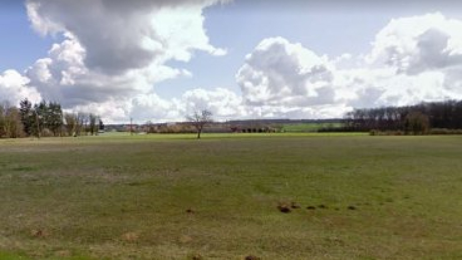 Terrain constructible de 2000m2 à Usseau
