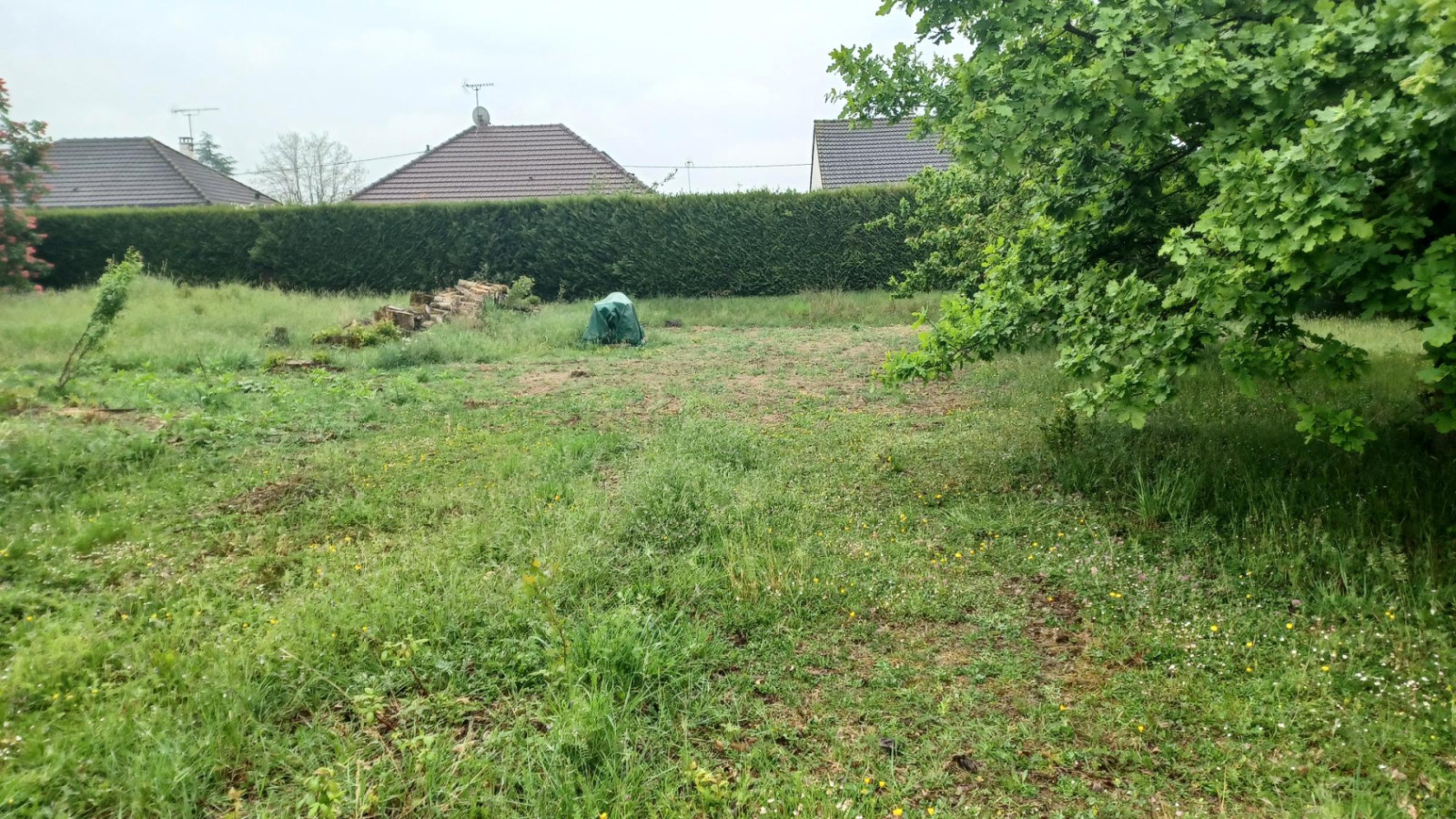 Terrain constructible de 400m2 à Villemandeur