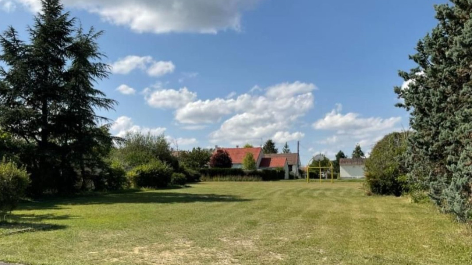 Terrain constructible de 780m2 à Crouy-sur-Cosson