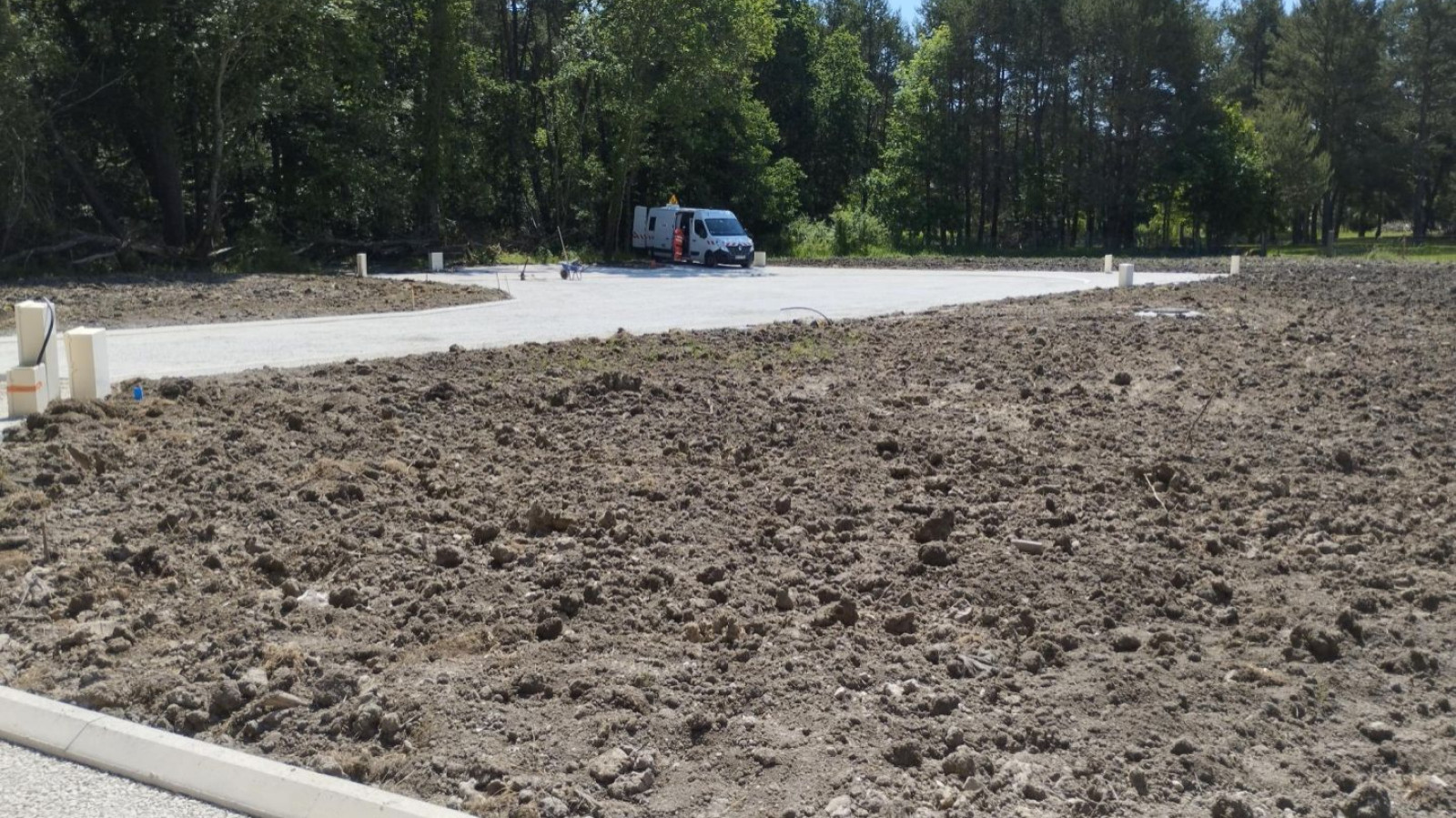 Terrain constructible de 790m2 à Traînou