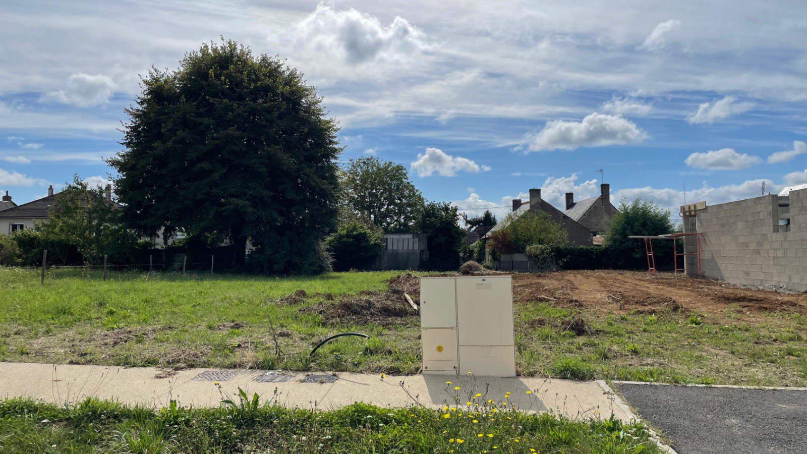 Terrain constructible de 650m2 à Saint-Sulpice-de-Pommeray