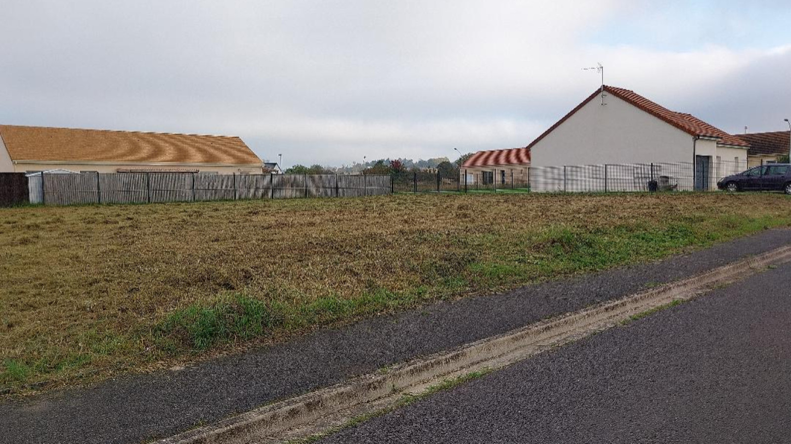 Terrain constructible de 710m2 à Châtellerault