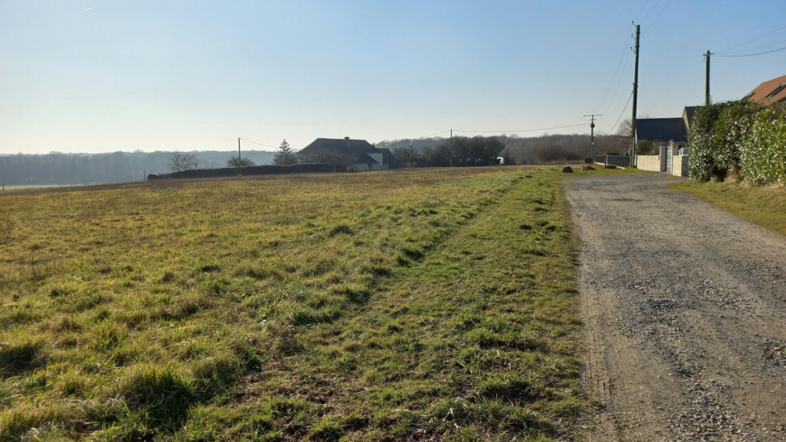 Terrain constructible de 241m2 à Monnaie