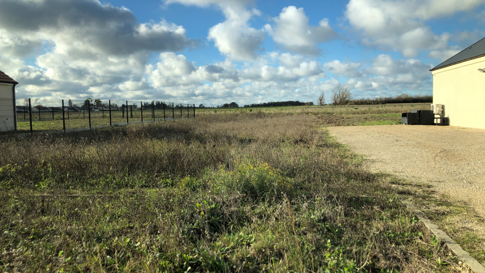 Terrain constructible de 515m2 à Saint-Ay