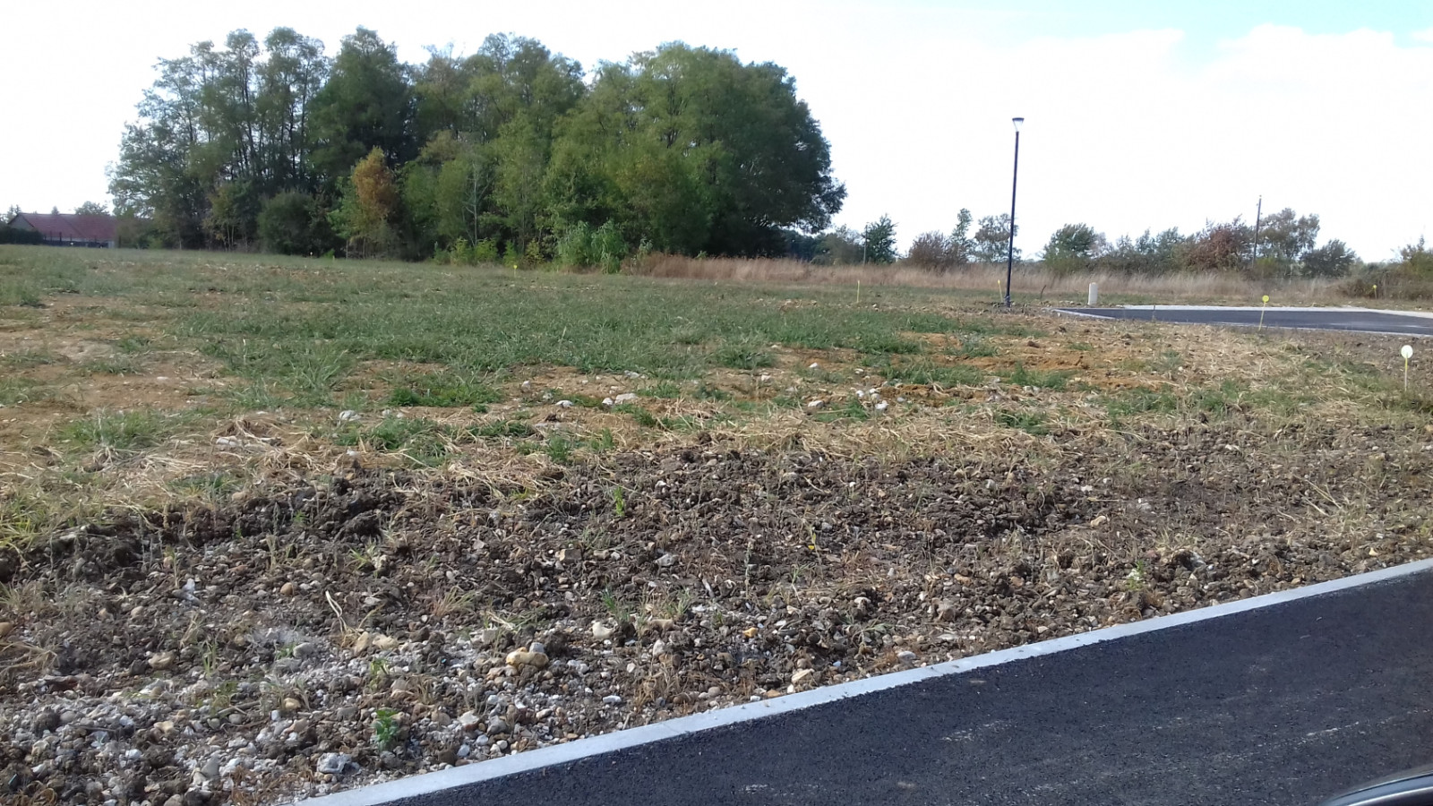 Terrain constructible de 656m2 à Gondreville