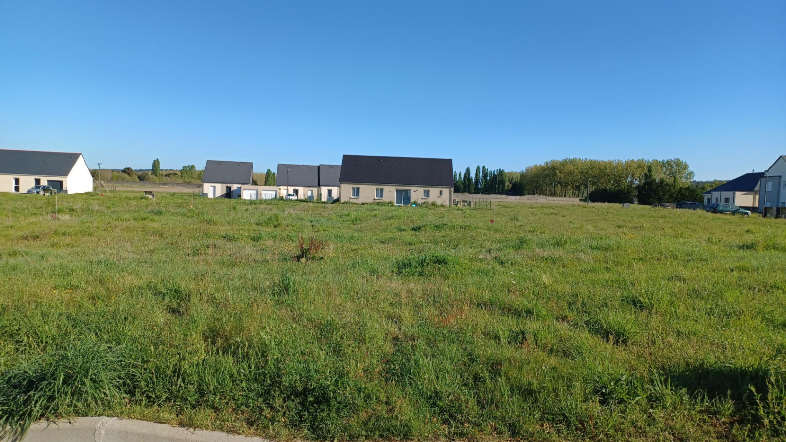 Terrain constructible de 571m2 à Allonnes