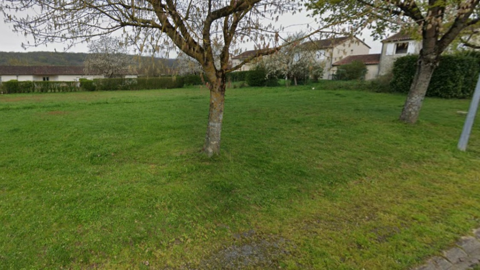 Terrain constructible de 480m2 à Lencloître