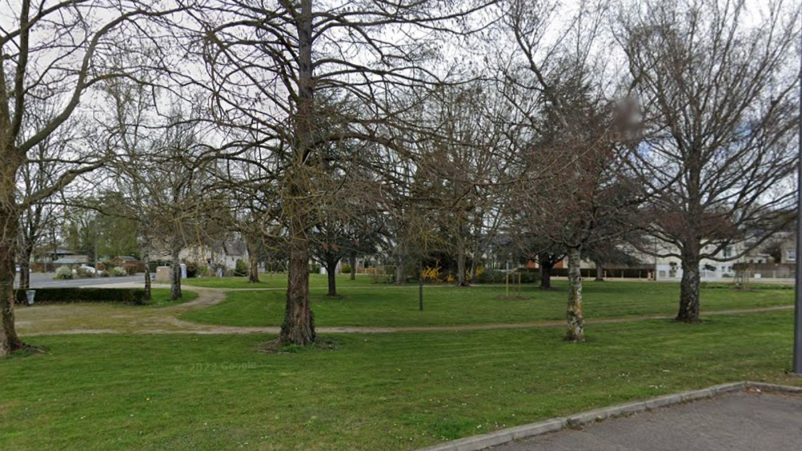 Terrain constructible de 504m2 à Ménestreau-en-Villette