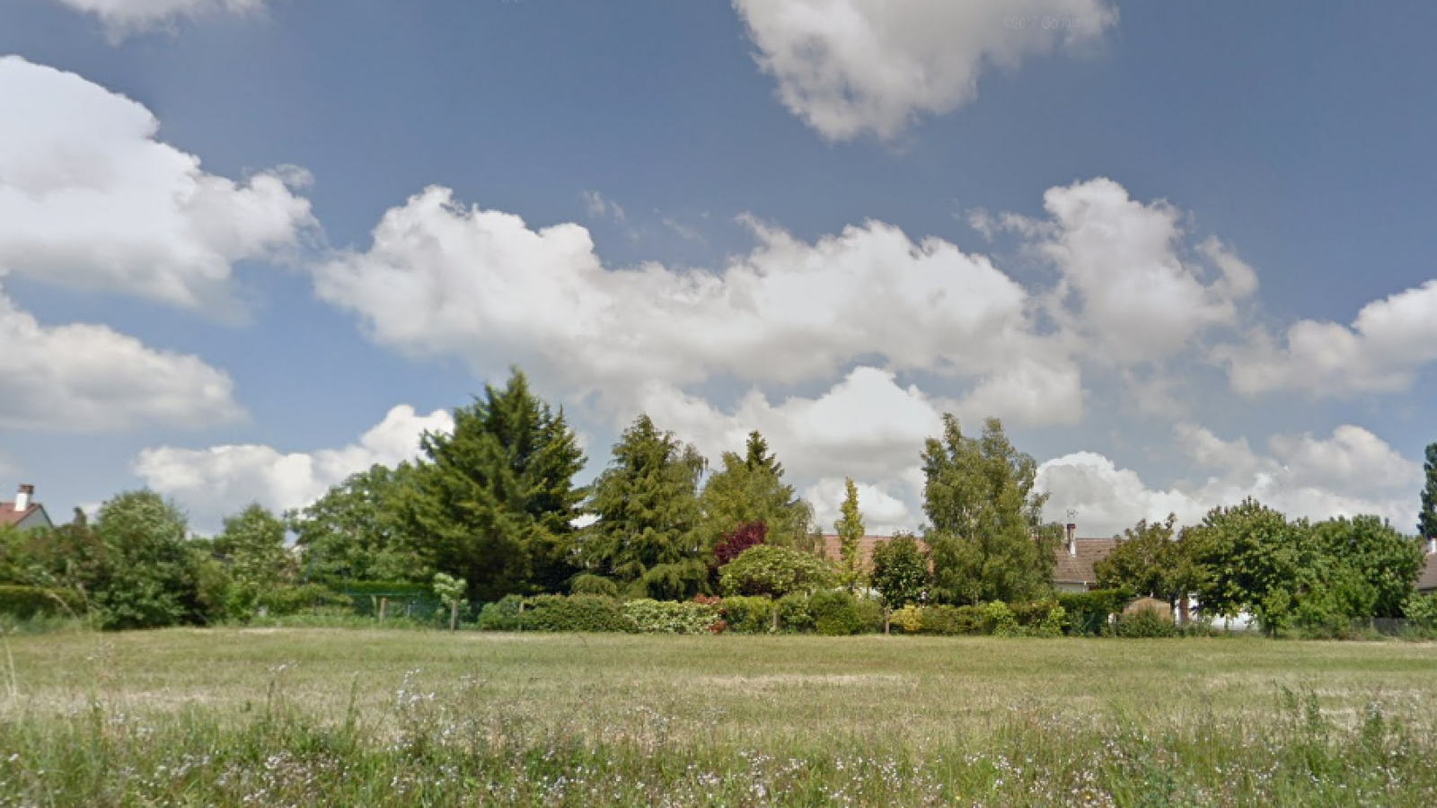 Terrain constructible de 511m2 à Tavers
