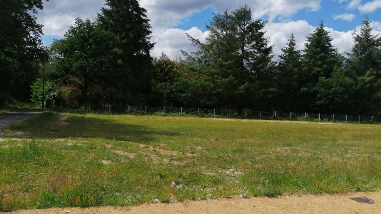 Terrain constructible de 650m2 à Neuville-aux-Bois