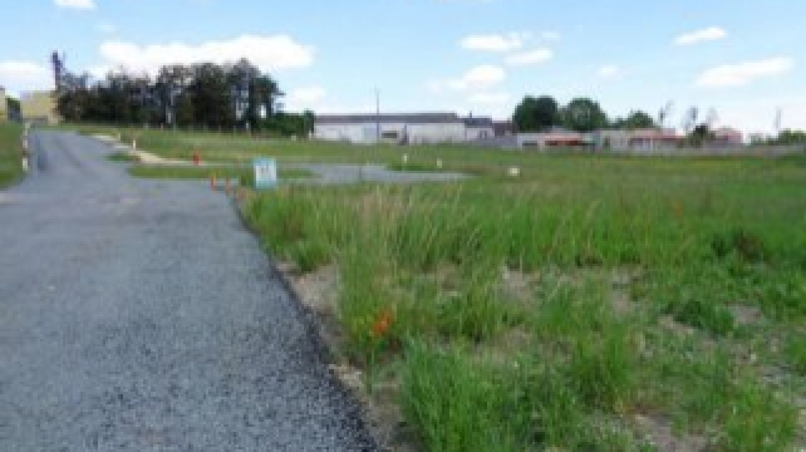 Terrain constructible de 701m2 à Buxeuil
