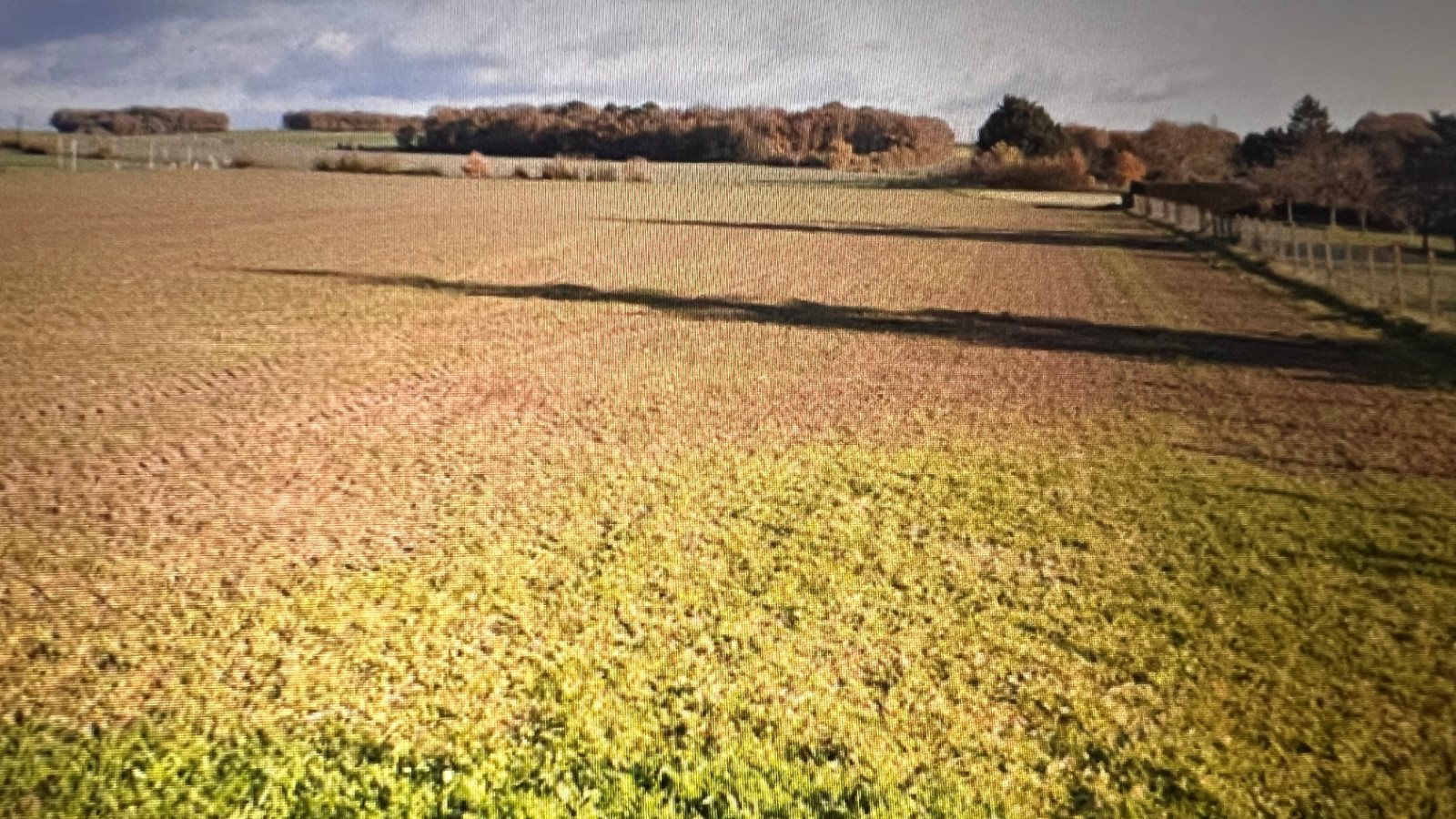 Terrain constructible de 970m2 à Abilly
