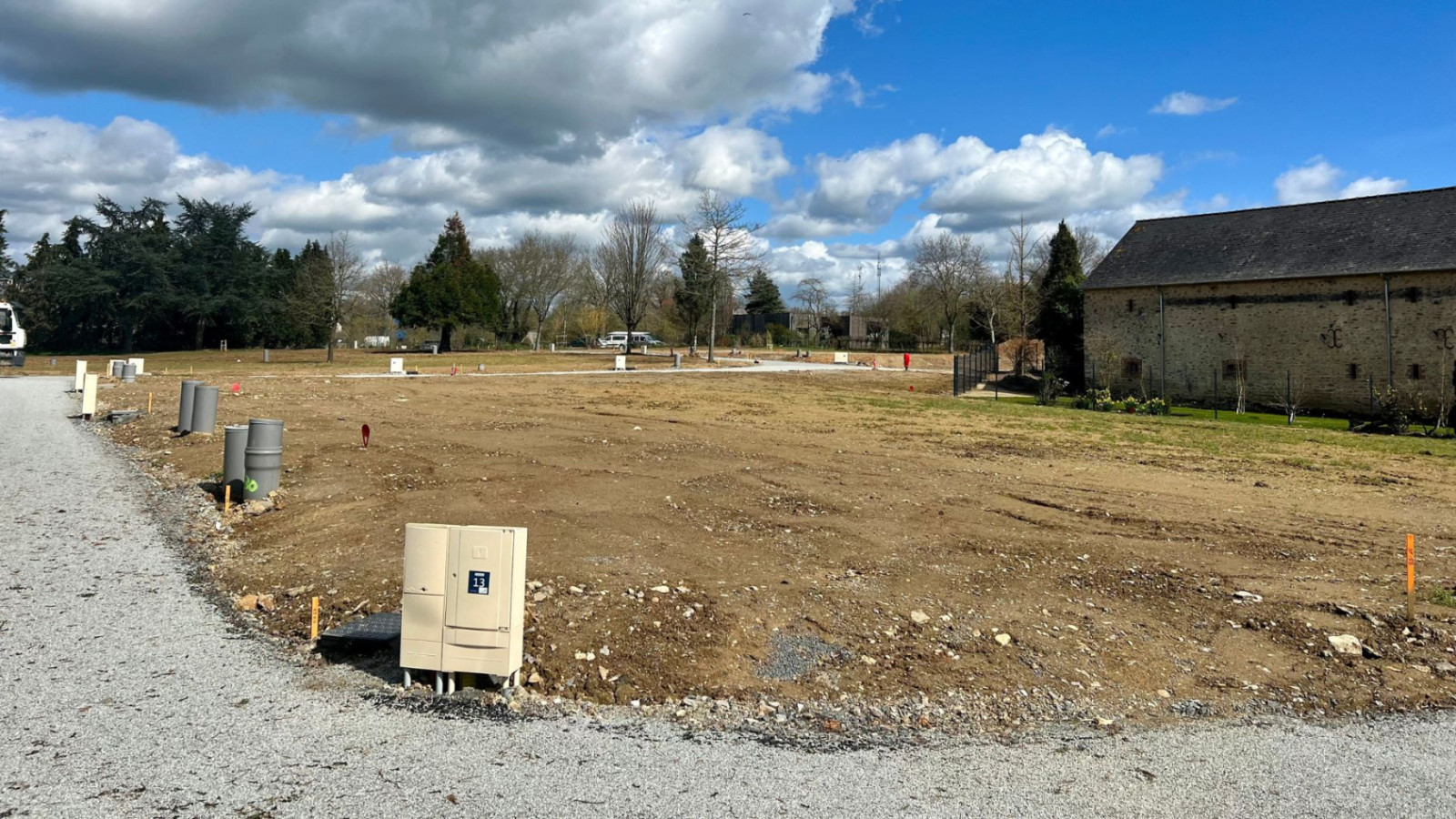 Terrain constructible de 680m2 à Saint-Julien-l'Ars
