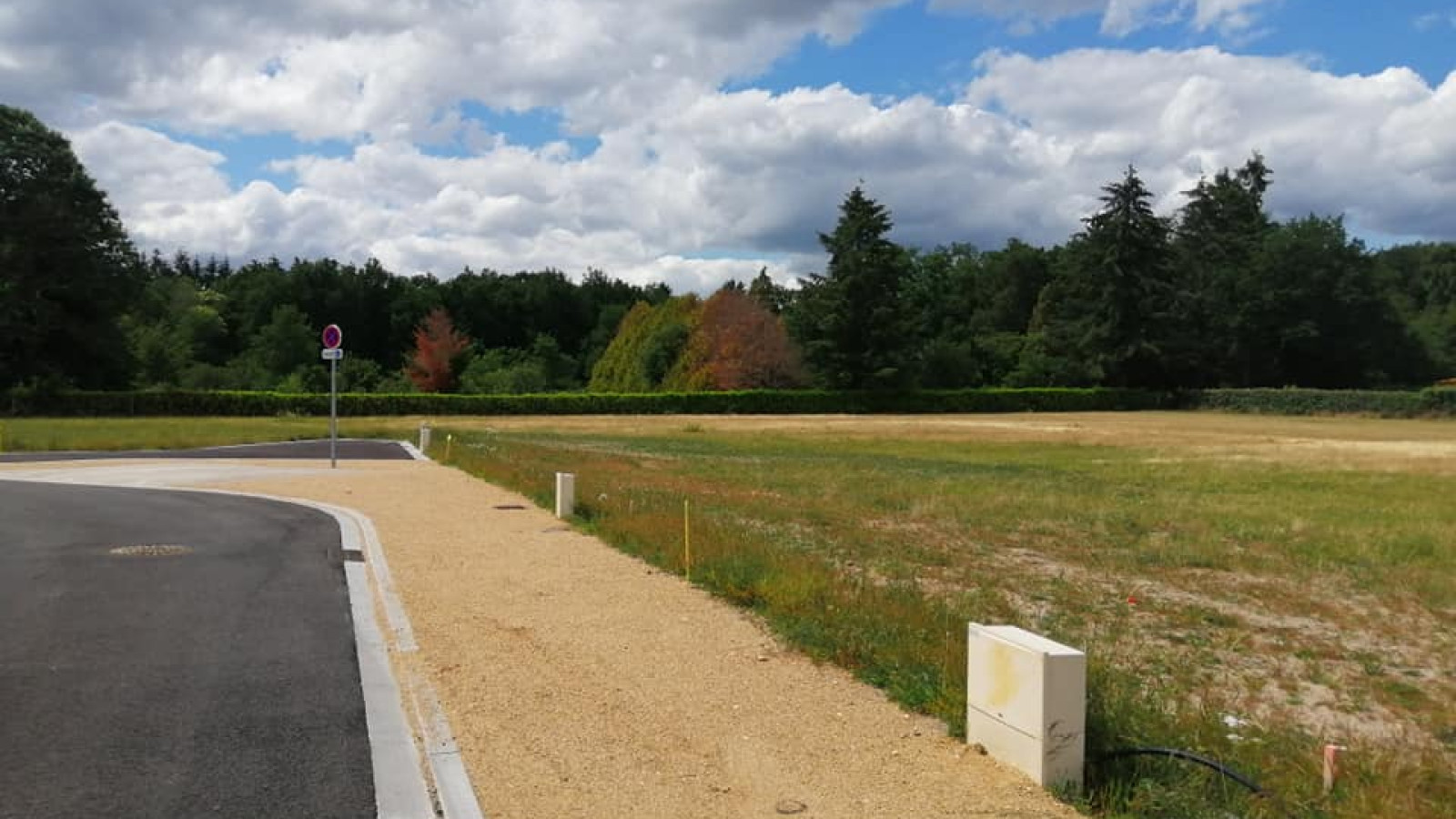 Terrain constructible de 584m2 à Outarville