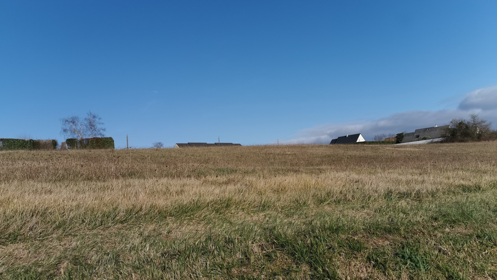 Terrain constructible de 402m2 à Monnaie