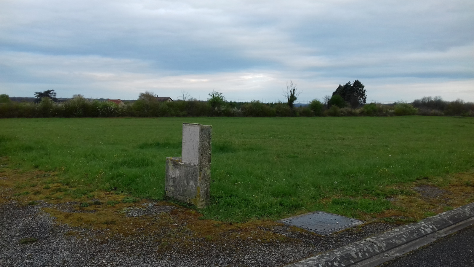 Terrain constructible de 701m2 à Descartes