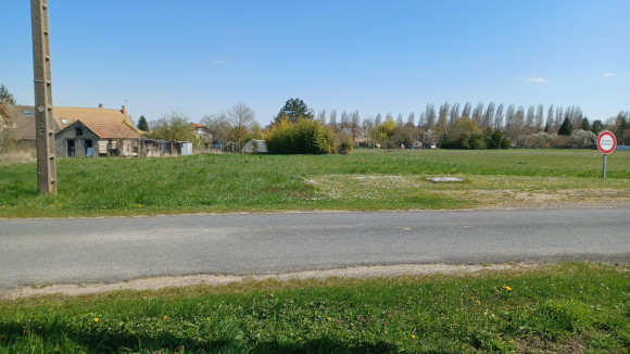 TERRAIN OUZOUER.jpg